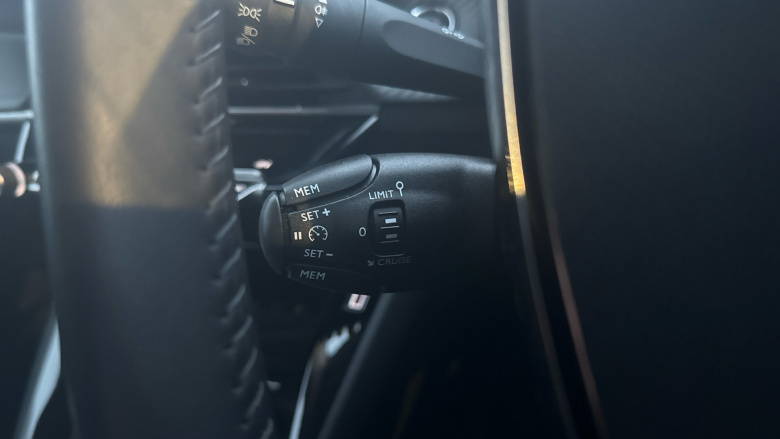 Peugeot 208 1.2 PureTech 100 Allure 5dr Petrol Hatchback